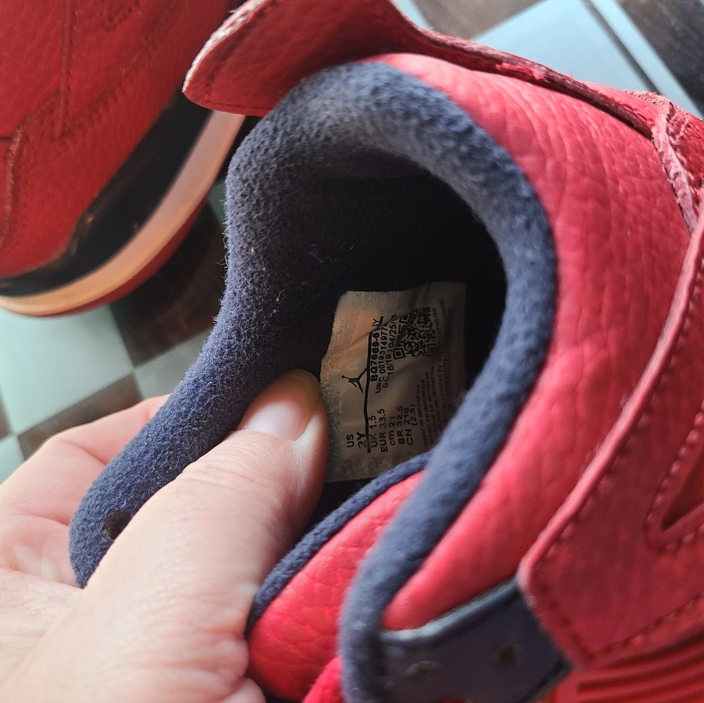 Kids Nike Jordan's 2y Red Sneakers - Picture 7 of 15